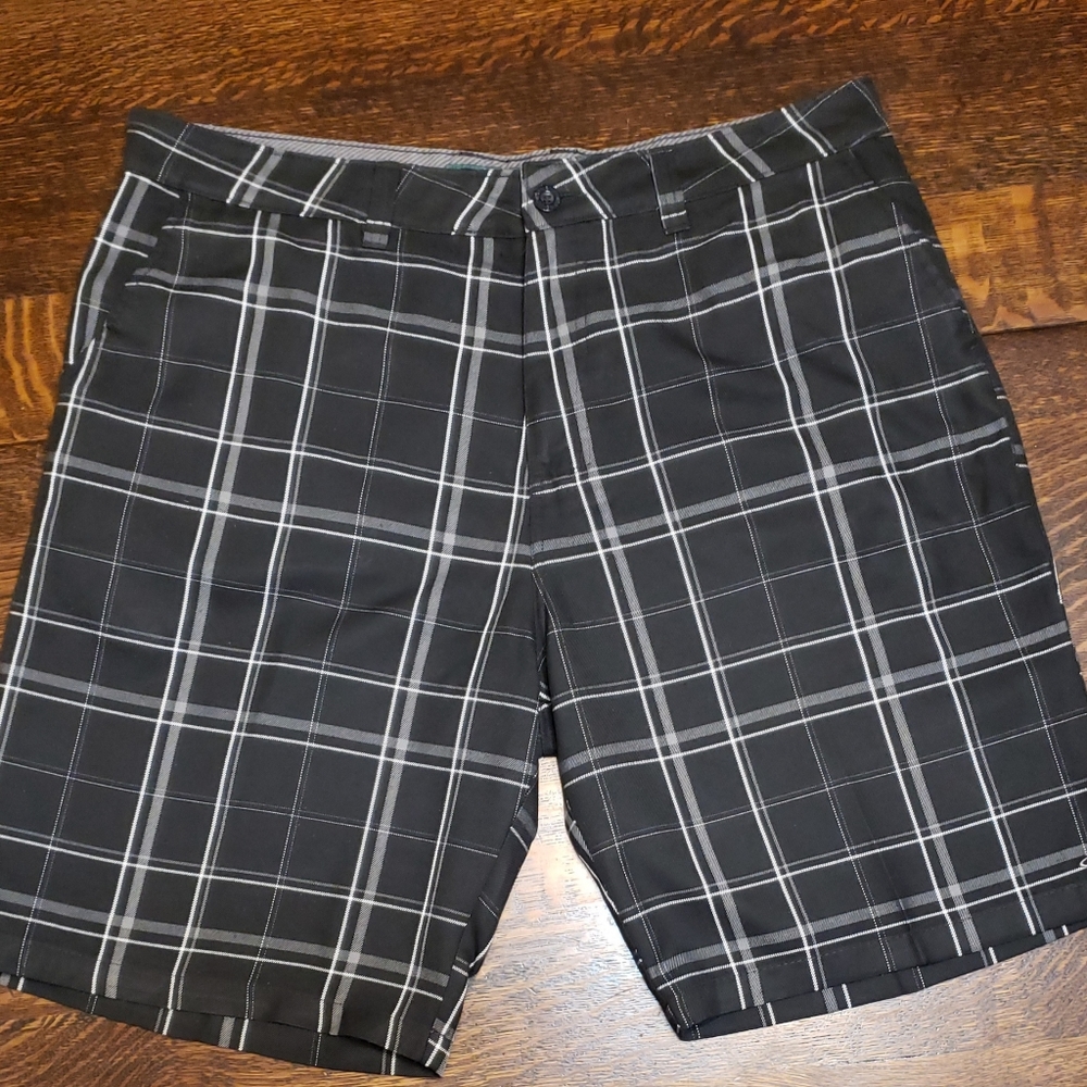 O'Neill Men's Sterling Black Plaid shorts 38w